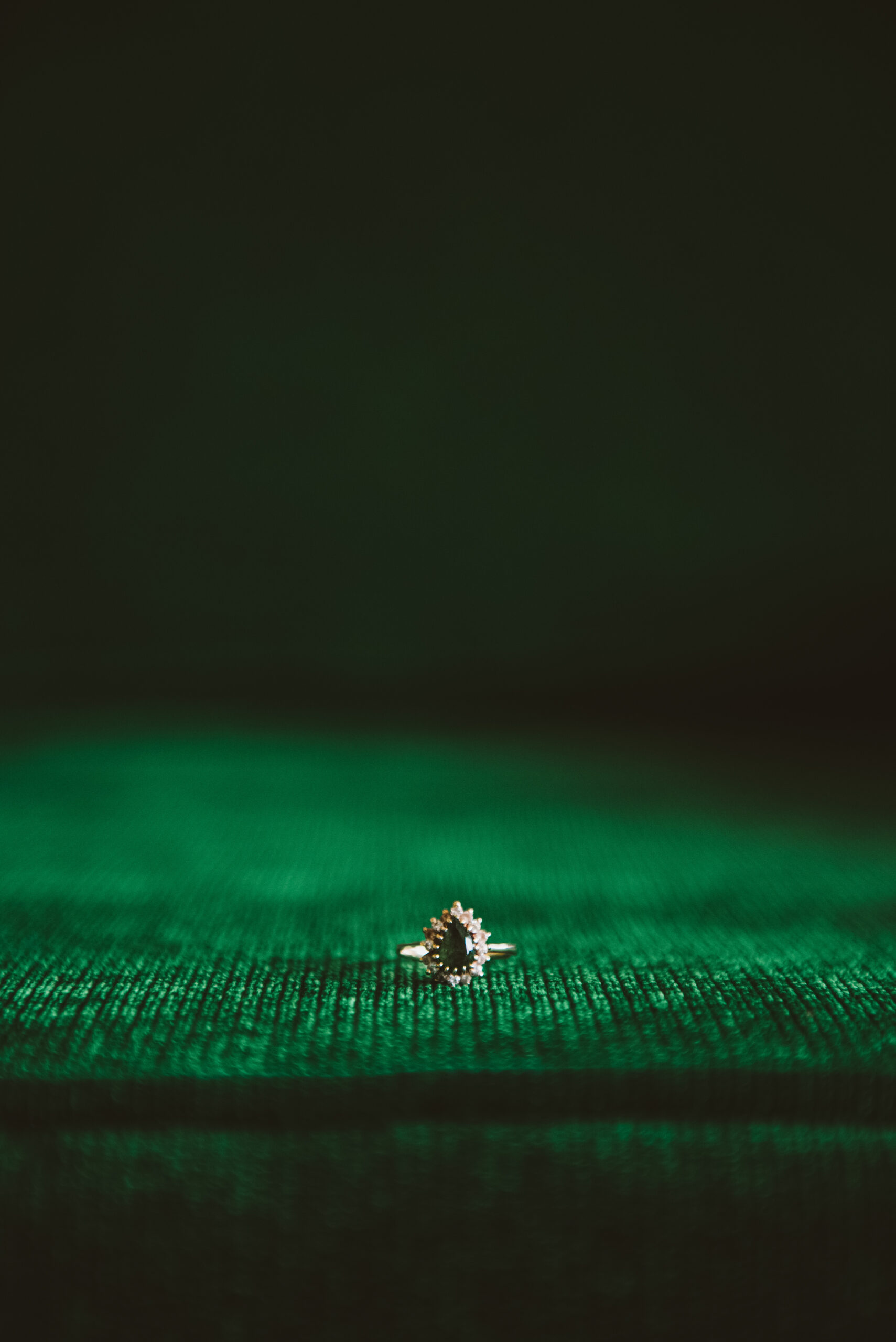 green emerald wedding ring at grand hotel Mackinac Island wedding photographer