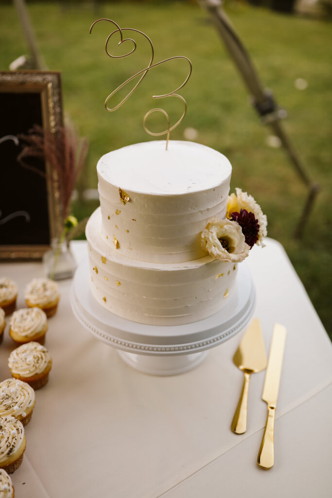 wedding cake at wedding in glen arbor michigan