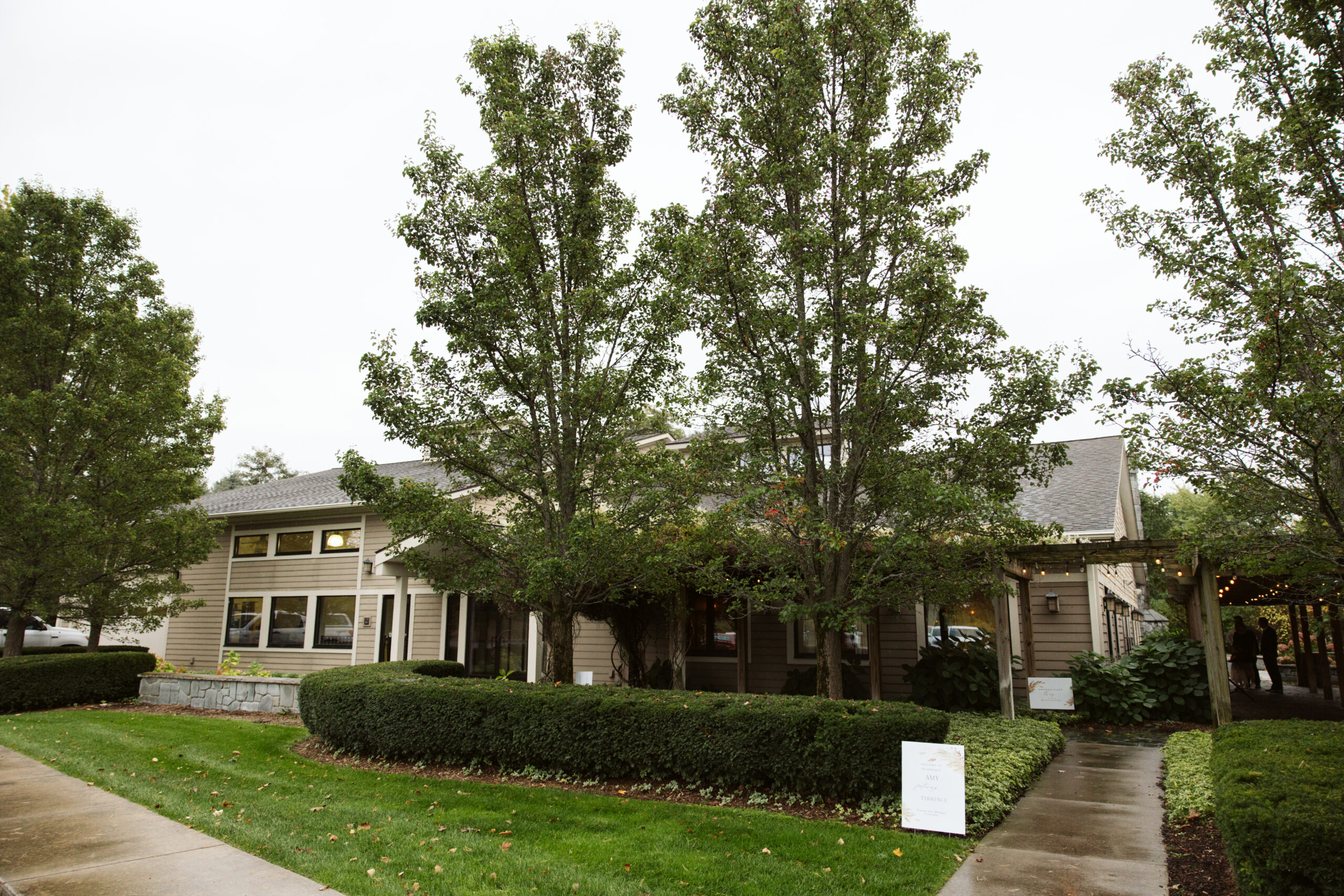 rain covered peninsula cellars wedding venue in traverse city michigan