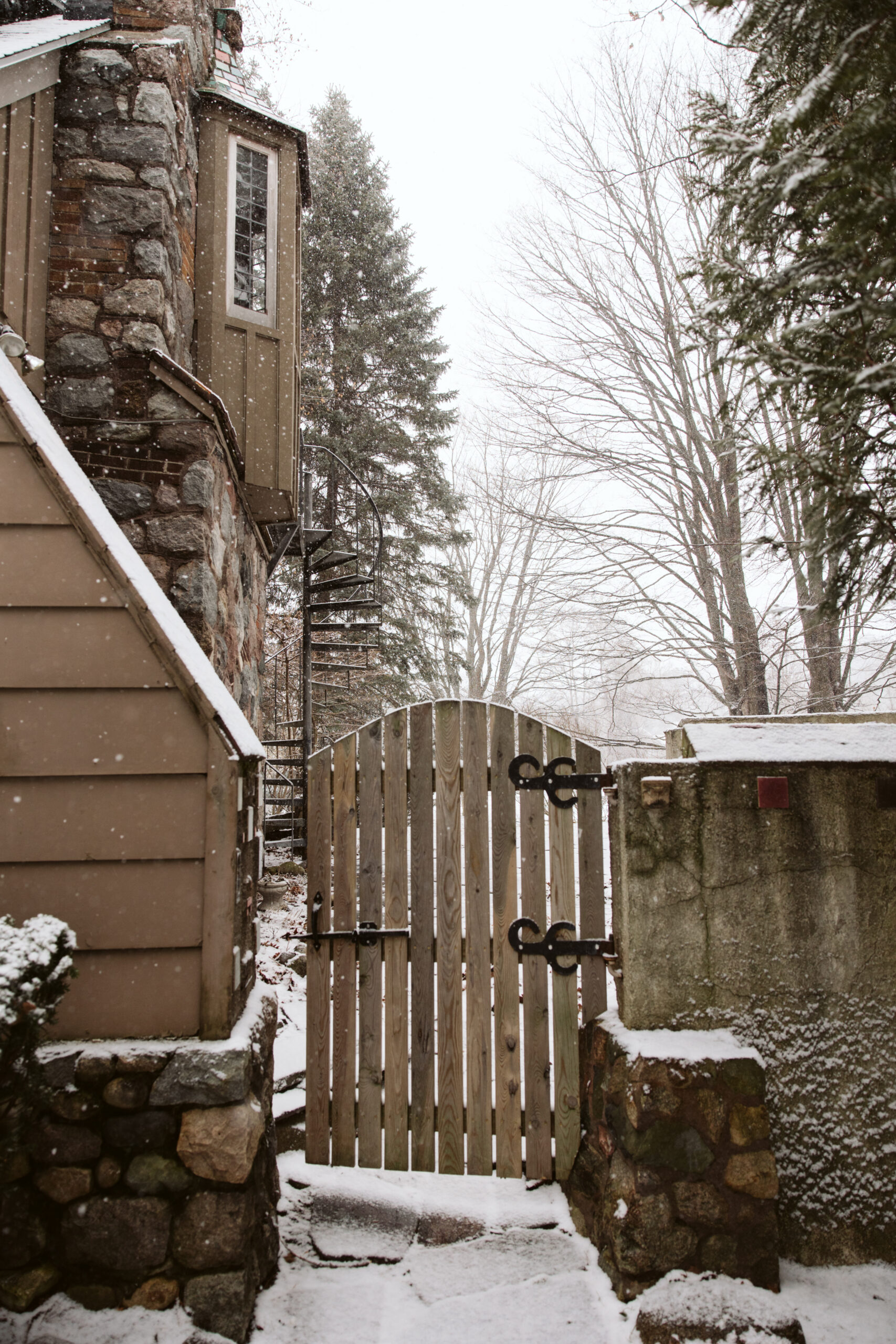 Peninsula room wedding venue in traverse city michigan. photo by traverse city wedding photographer