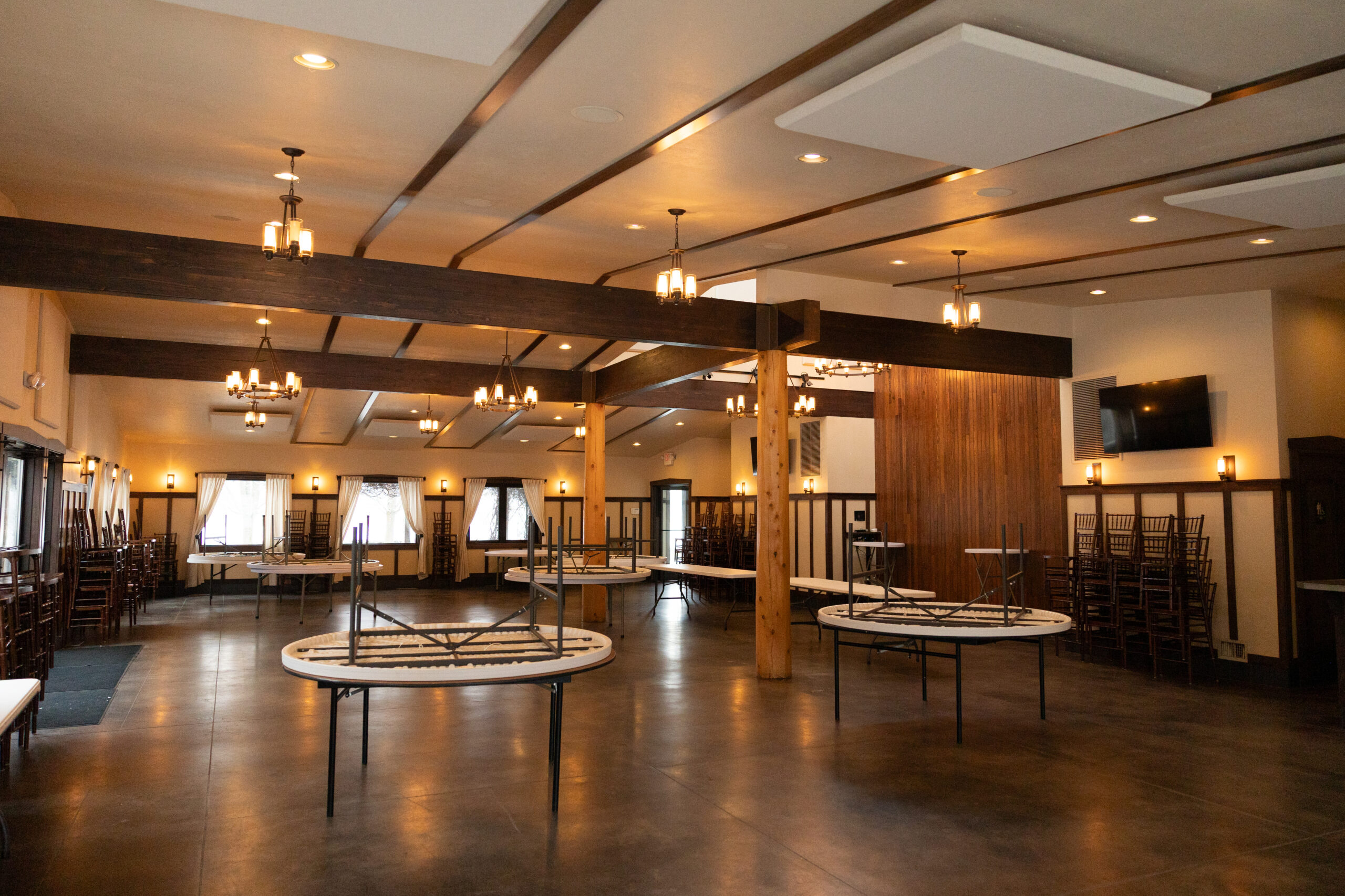 Peninsula room wedding venue in traverse city michigan. photo by traverse city wedding photographer