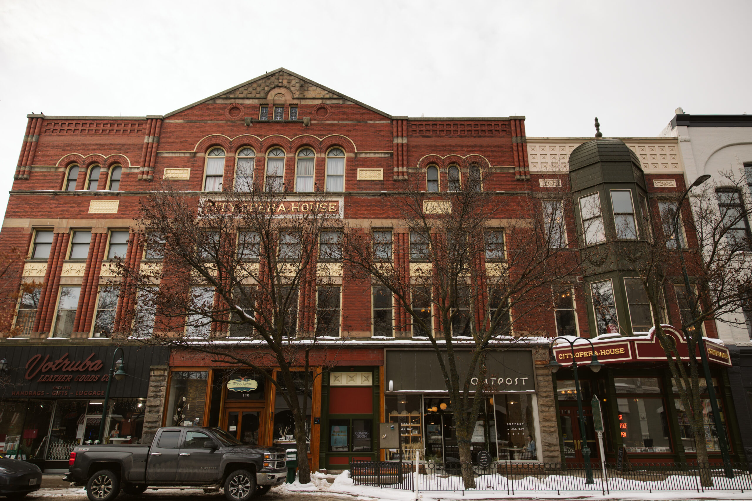 The city opera house wedding venue in traverse city michigan. photo by traverse city wedding photographer