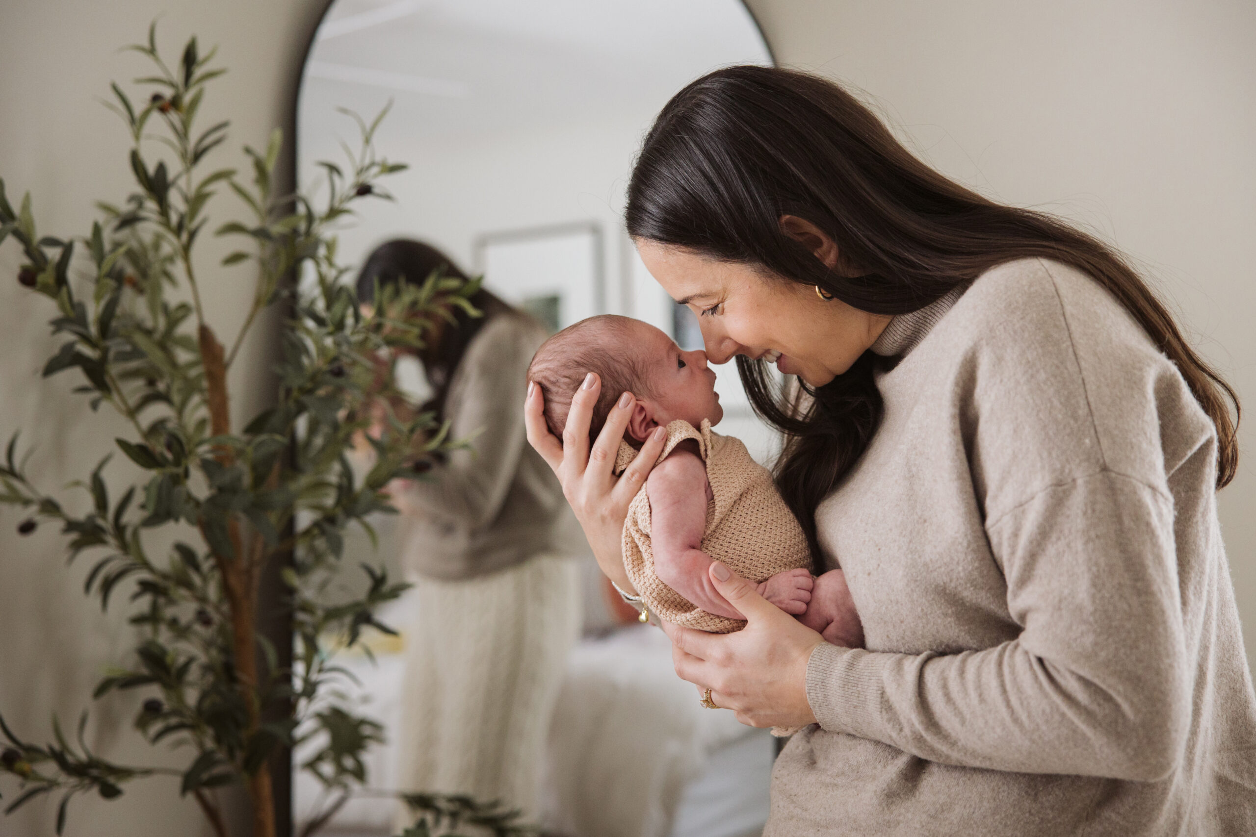 Traverse-city-michigan-newborn-photographer mom with baby during newborn family photos in traverse city