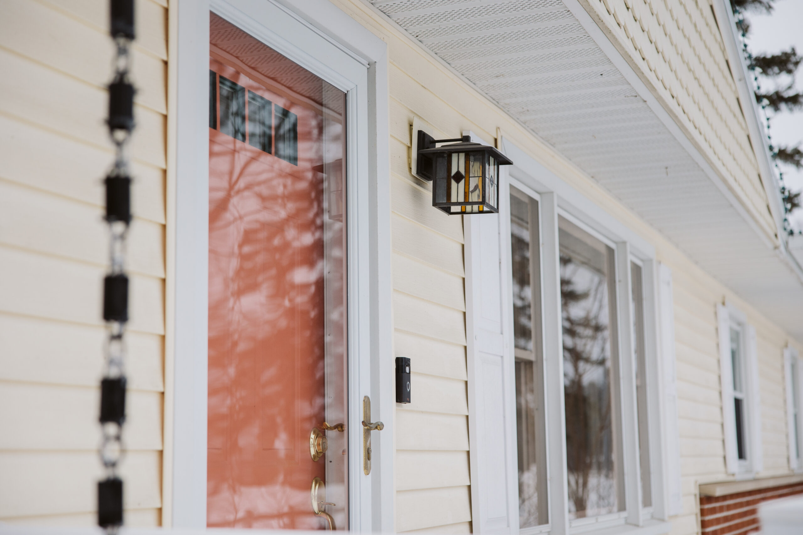 Miller-2 exterior of northern michigan home during newborn family photos in traverse city