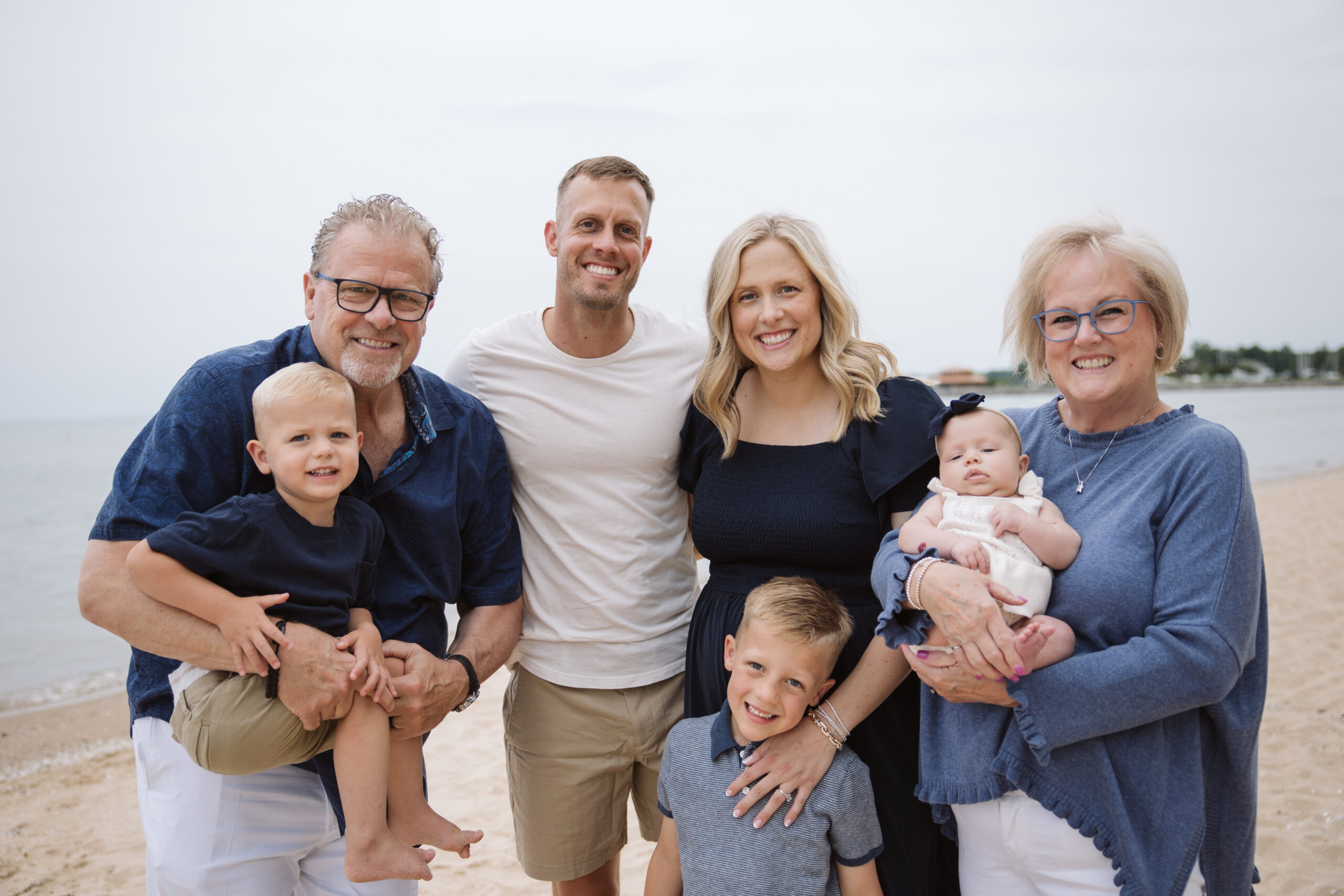 elk-rapids-family-photos family on elk rapids beach during family photos